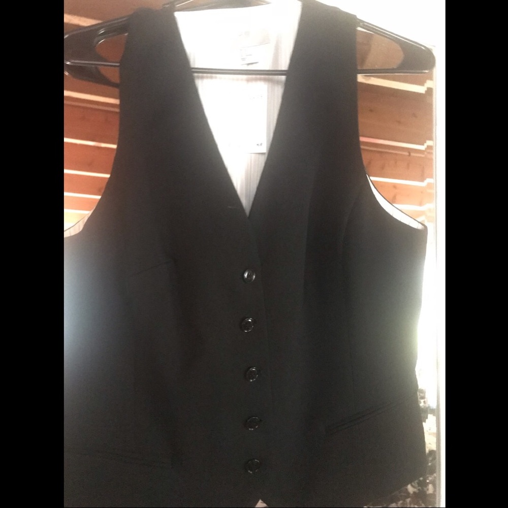 *LAST CALL* NWT H&M Sleeveless Button Up Vest